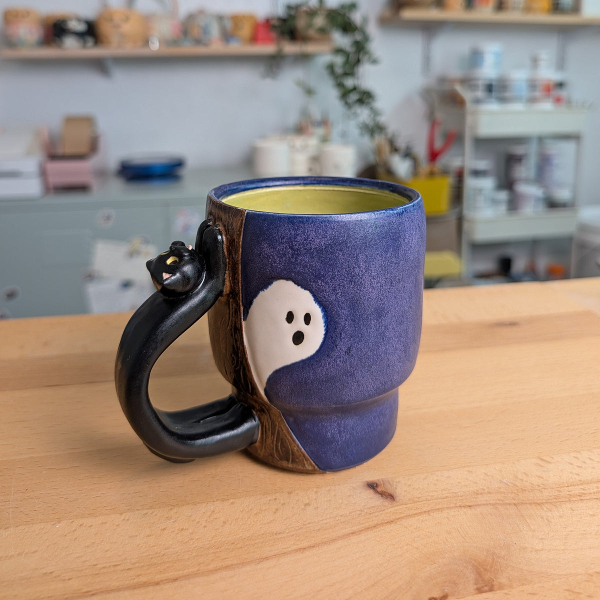 Spooky Stretchy Cat Mug (Black)