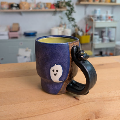Spooky Stretchy Cat Mug (Black)